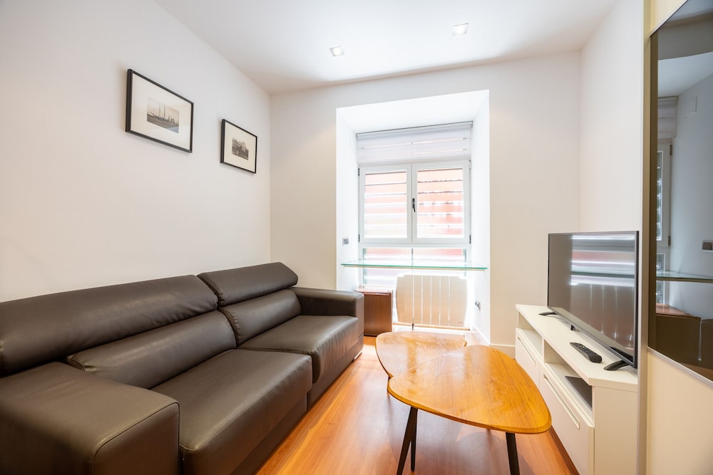Prado in Madrid With 1 Bedrooms and 1 Bathrooms