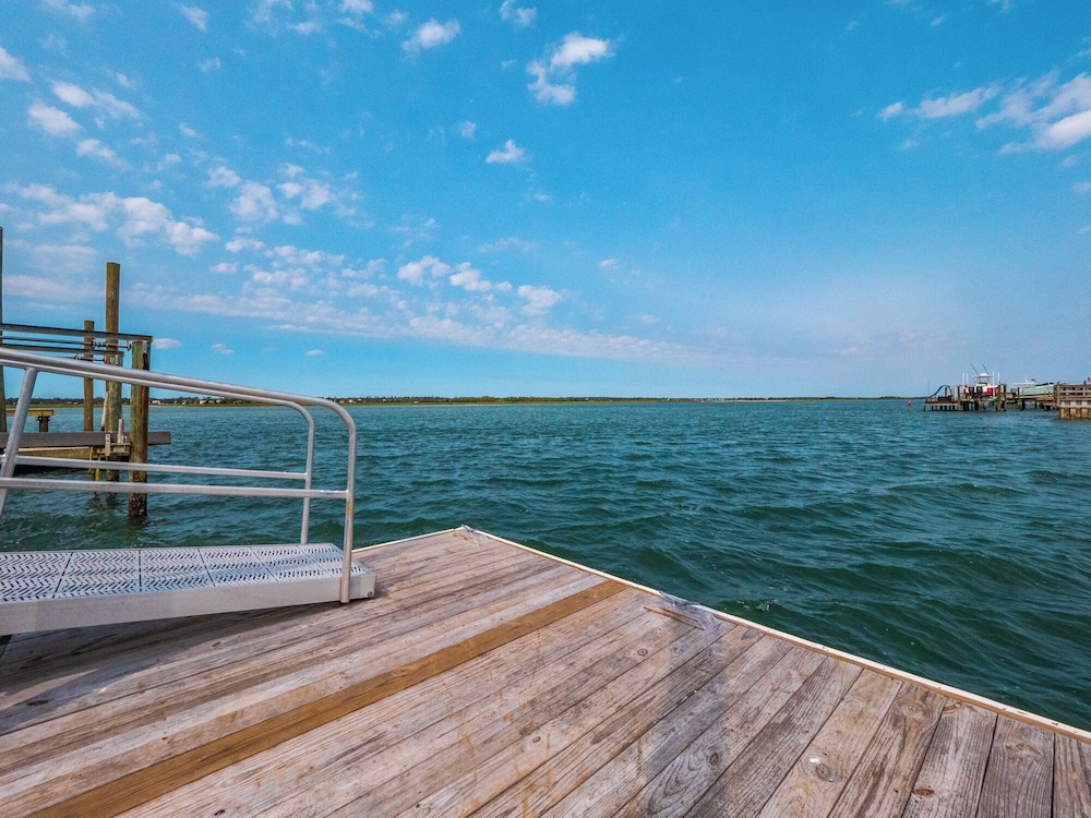 Bear's Den by Topsail Realty