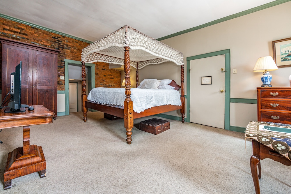 Wayside Inn