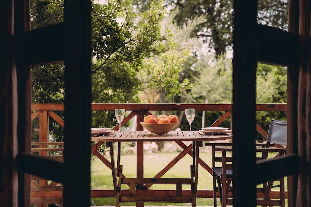 Trikalioti's Lush Estate Apt Arethousa