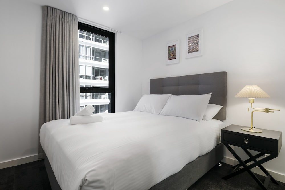 Sleek Southbank 2-bed Apartment With Balcony Views