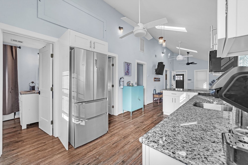 Cozy 3-br Retreat, Four Blocks To Beach & Boardwalk 3 Bedroom Home