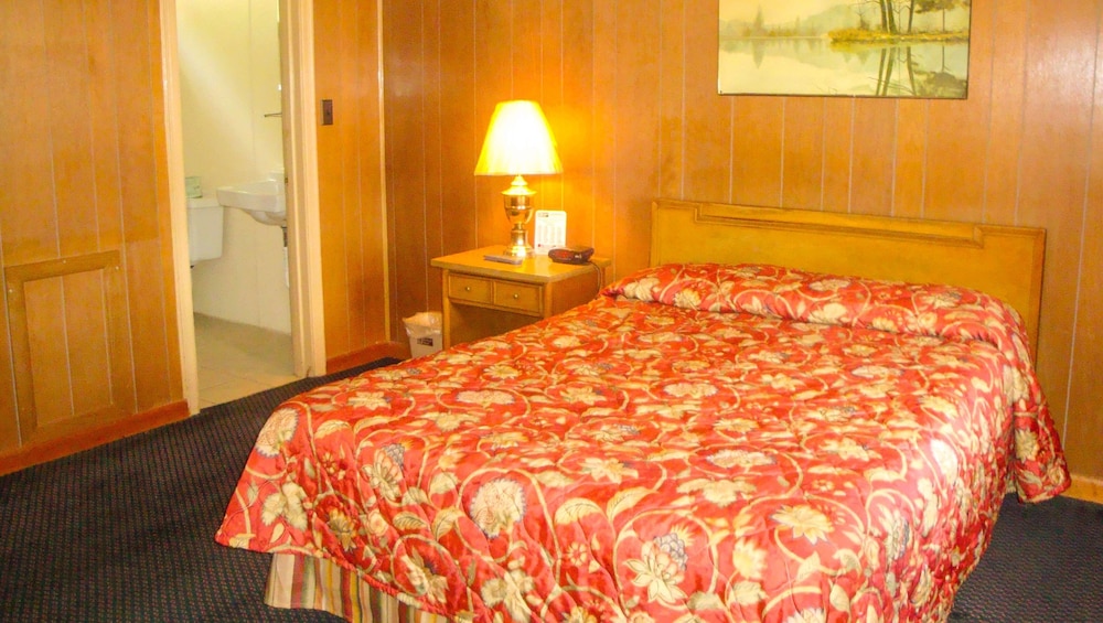 Junction City Vacations - Budget Host Golden Wheat Motel - Property Image 18