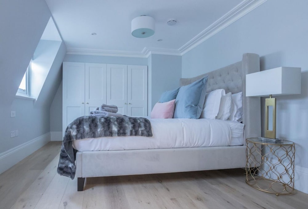 Royal Kensington Penthouse IX- 3 bed