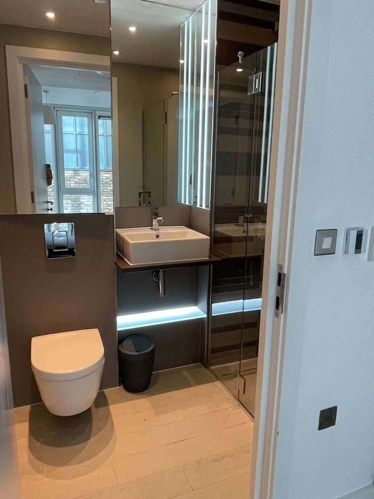 Exquisite 2BD Flat w/ Balcony, Shoreditch!