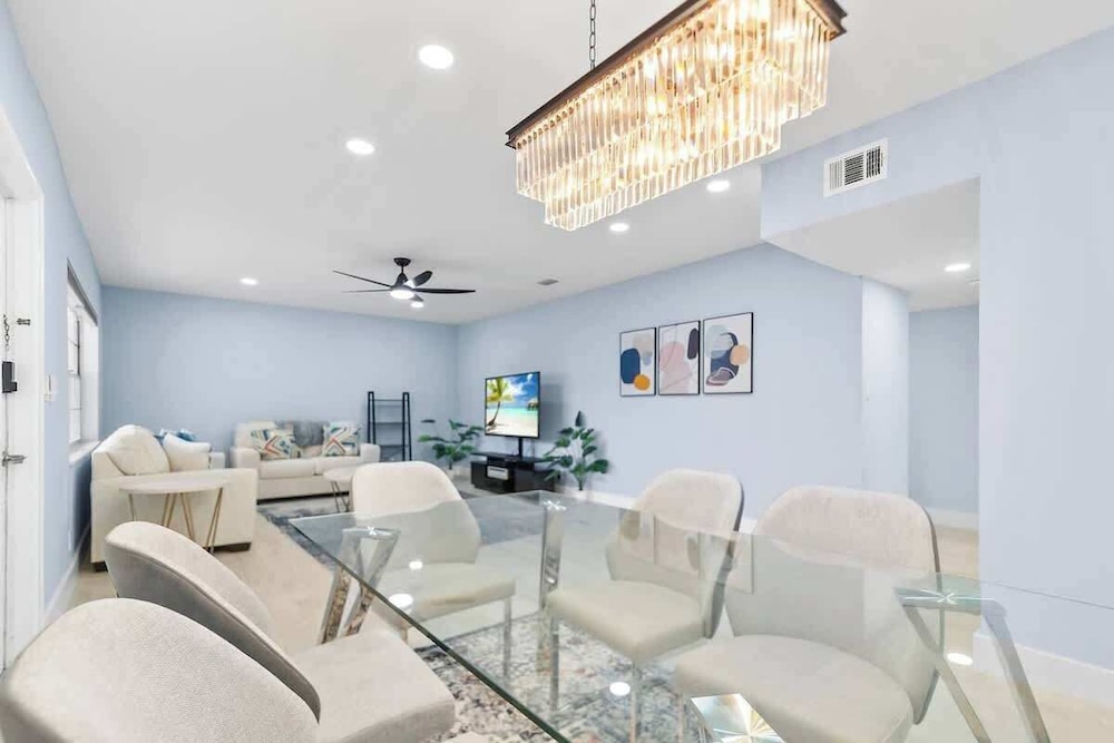 Colonial Manor Condos - Fort Lauderdale