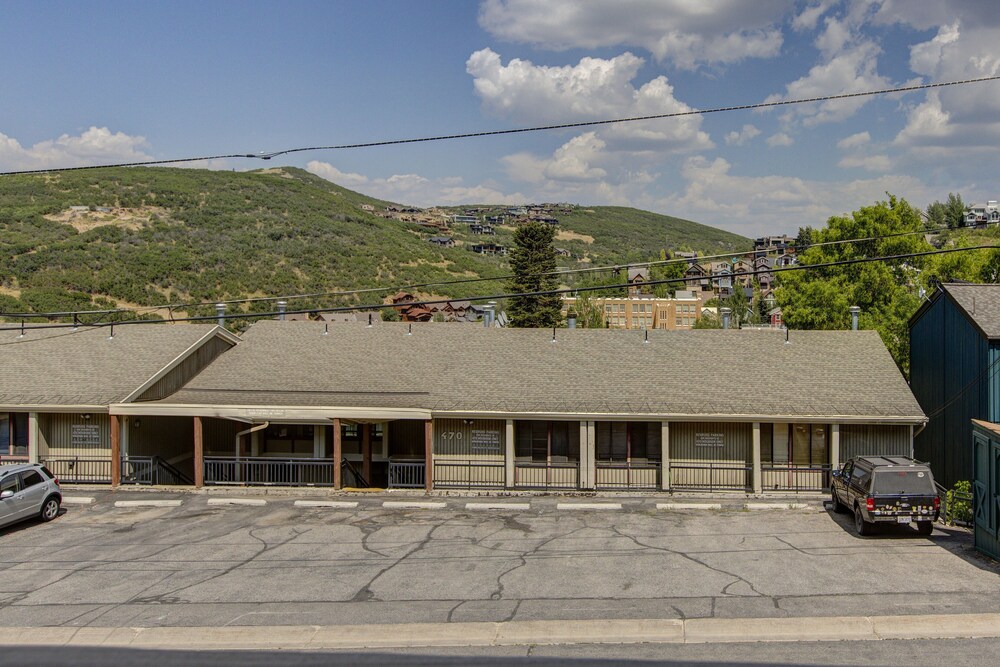 Quitting Time 3 Bedroom Condo by RedAwning
