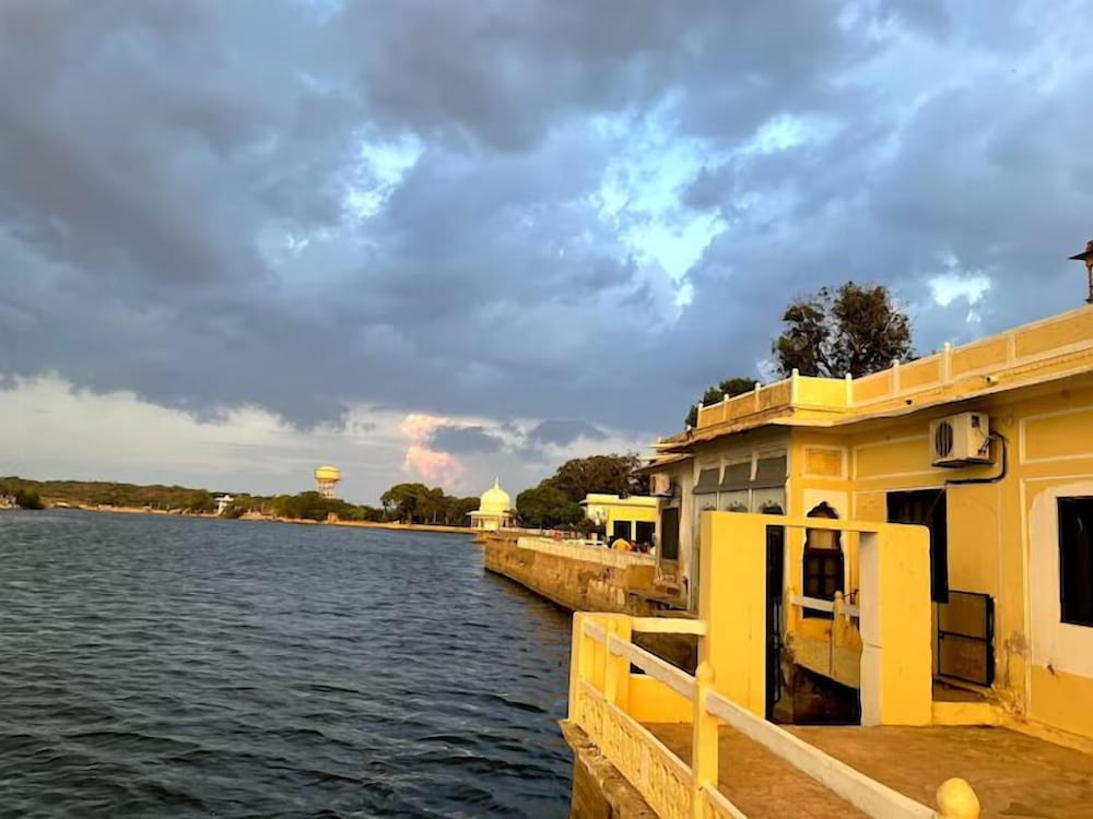 Phool Mahal Palace