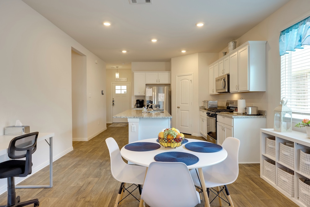 3 Mi to Dtwn Kyle: Wfh-friendly Home w/ Patio