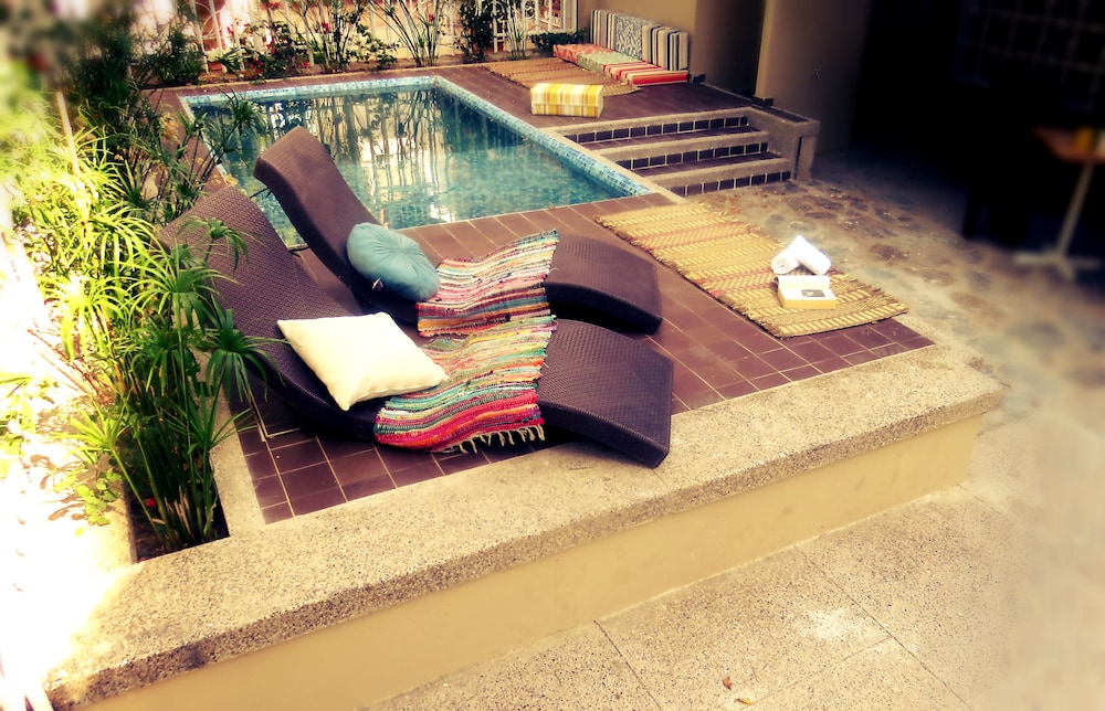 Color Hostel