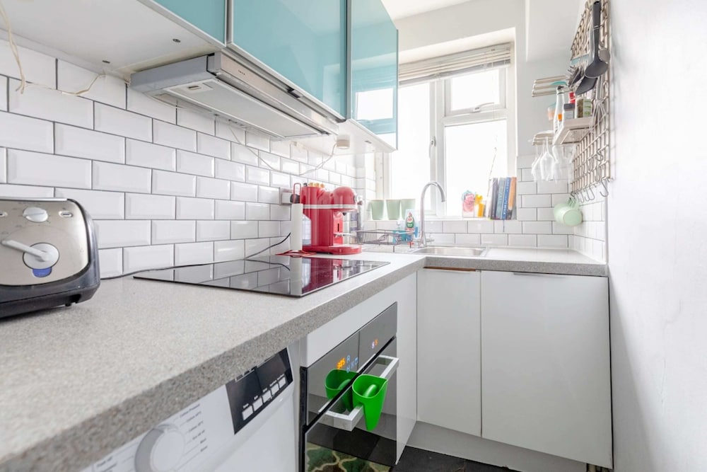 Well-connected 2BD Flat Near Clapham Brixton Hill