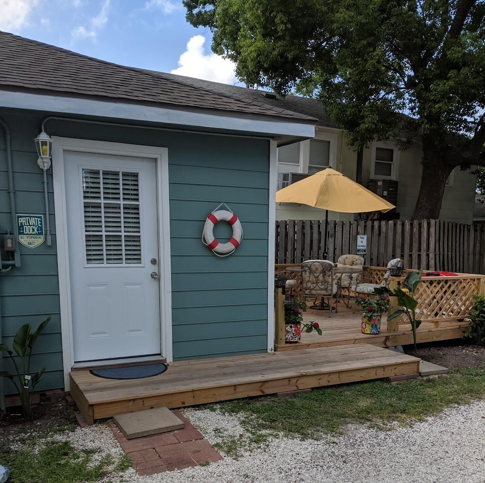 Come Friday Cottages on the Bay