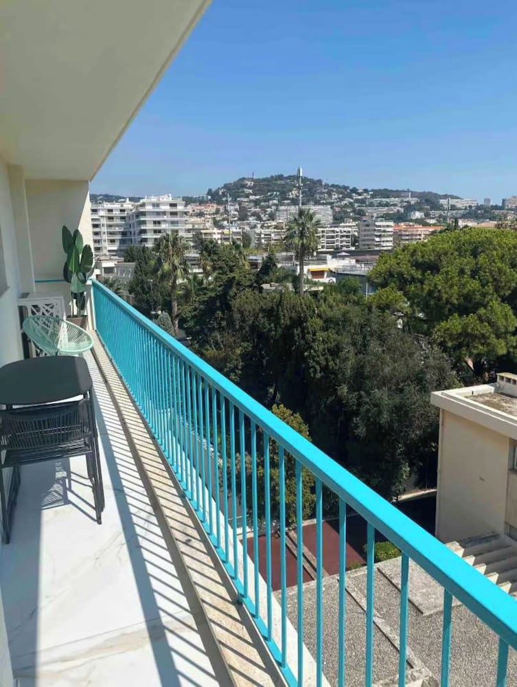 Modern Apartment - 3br- 6P - Palm Beah
