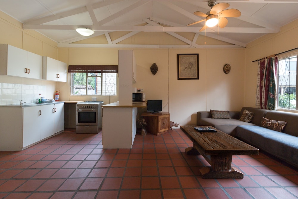 Inyathi Guest Lodge & Self Catering Chalets