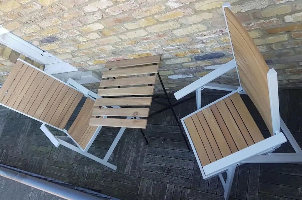 Designer 1 Bed Flat Barons Court Sleeps 4, Balcony