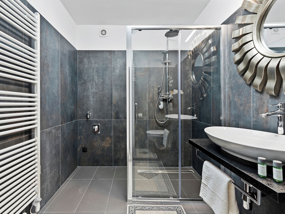 SKY9 Apartments - Homes & Villas