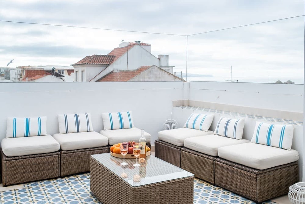 Luxury Building With Rooftop in Central Ericeira