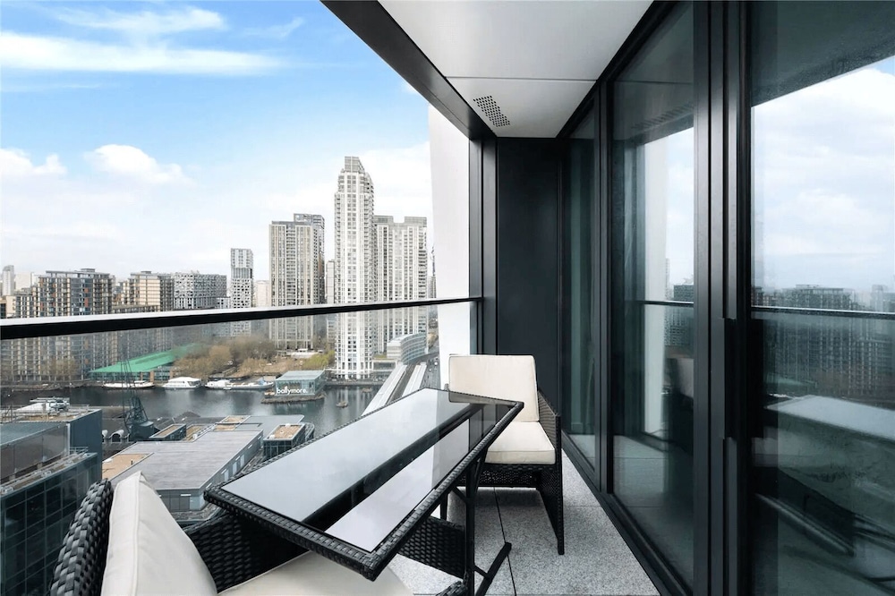 One-Bedroom Balcony Apartment City View