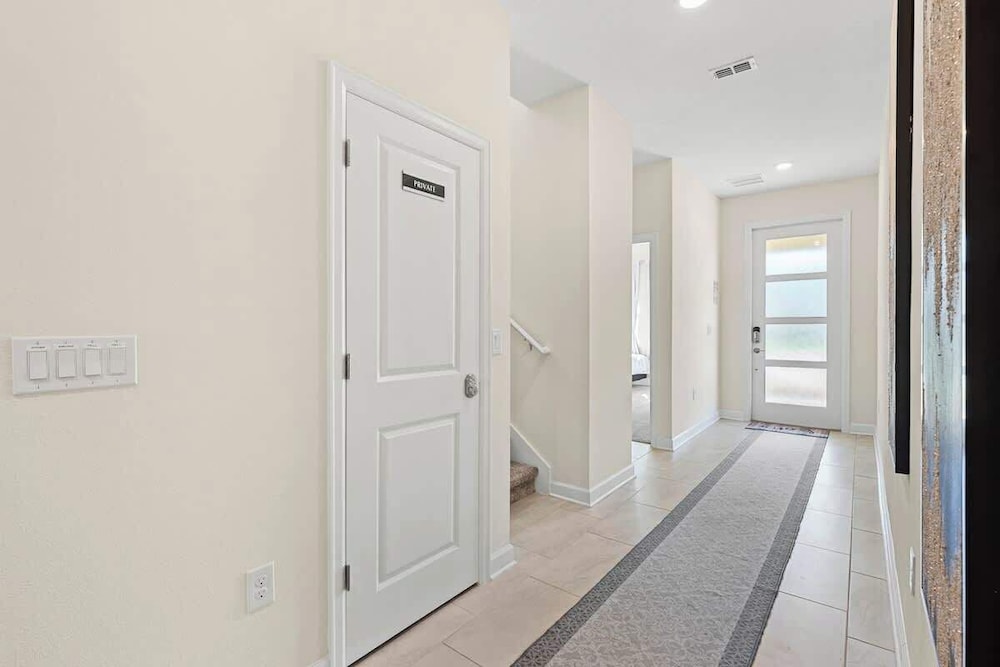 Sophisticated 6BR at Storey Lake