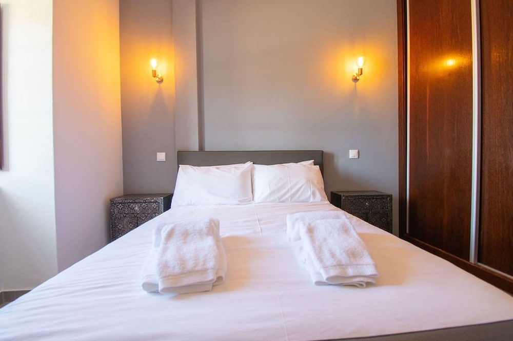 12a Travessa da Nau Modernised yet Traditional h