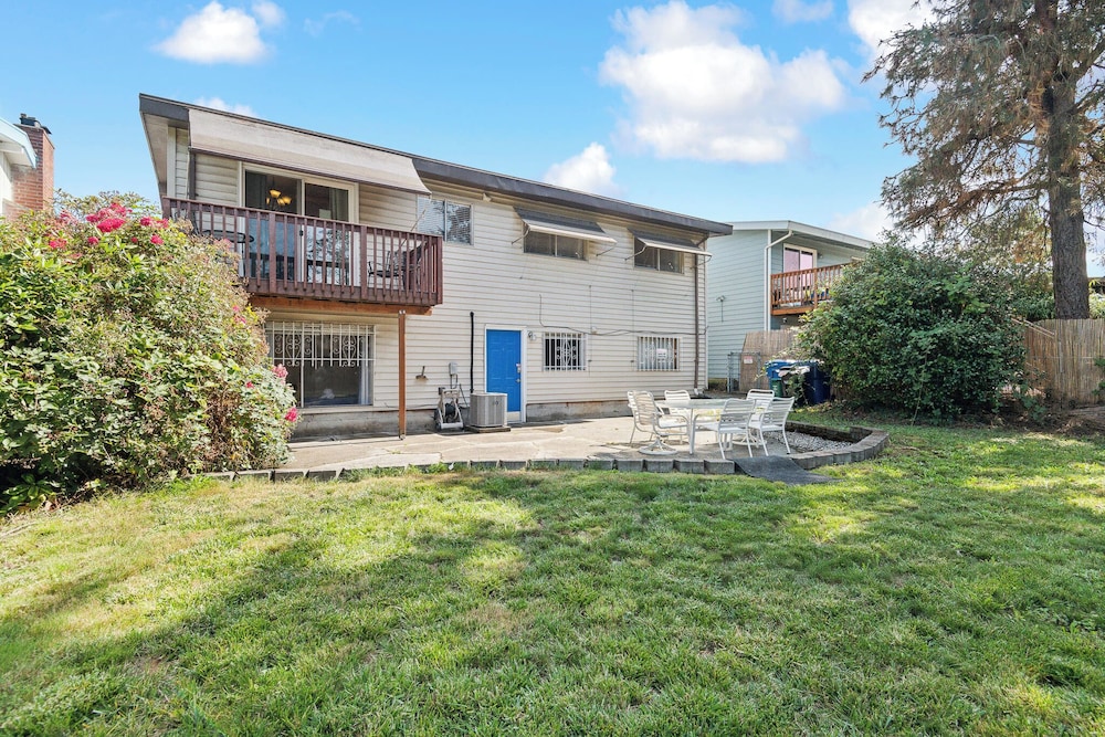 6 Mi to Downtown Seattle: Peaceful Apt w/ Patio