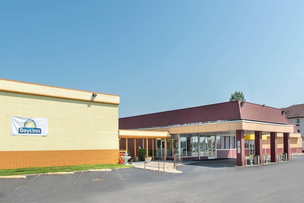 Mount Vernon Vacations - Days Inn by Wyndham Salem, Illinois - Property Image 1