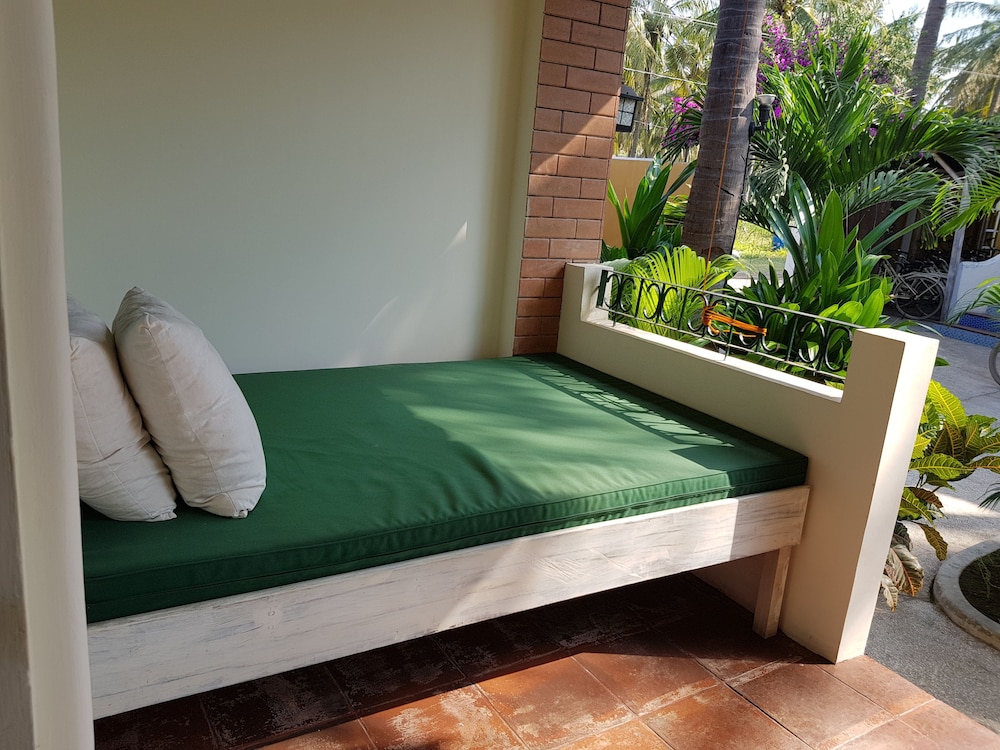 White Coconut Cottage