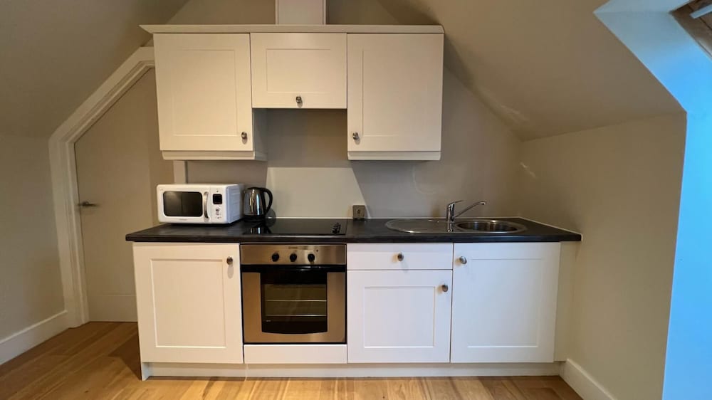 NEW 1BD Contemporary Home Upper Dunblane view 5