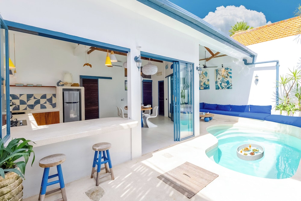 Santorini Suites