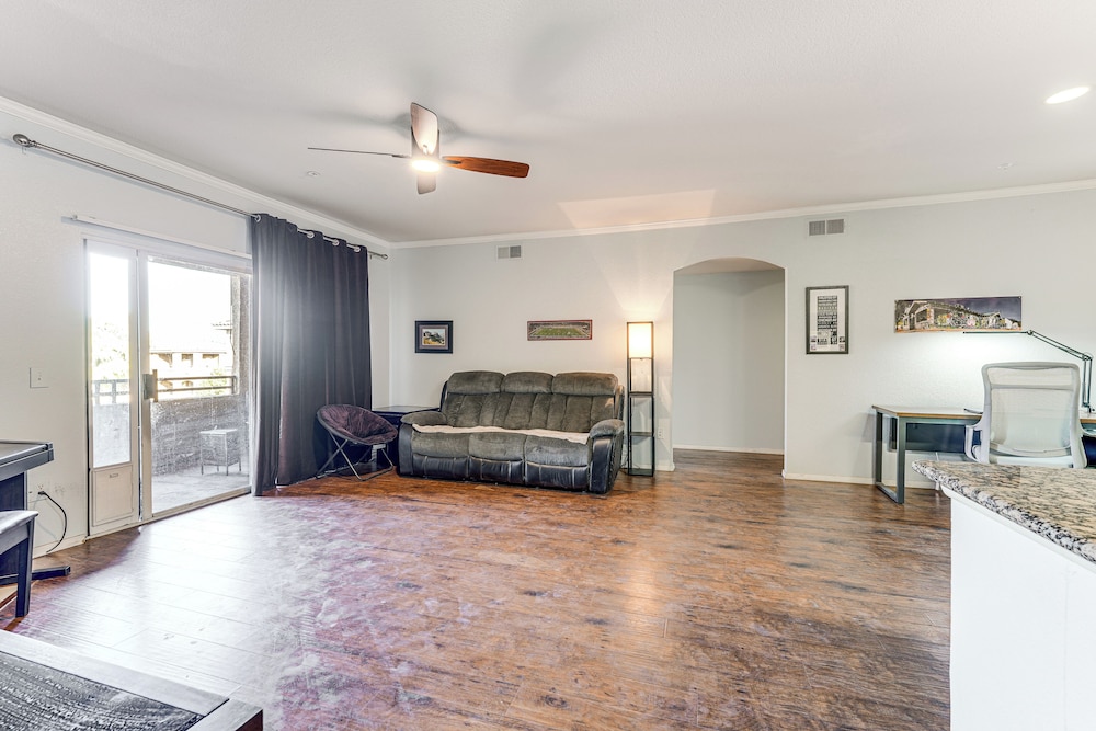 Walk to Papago Park: Condo in Phoenix