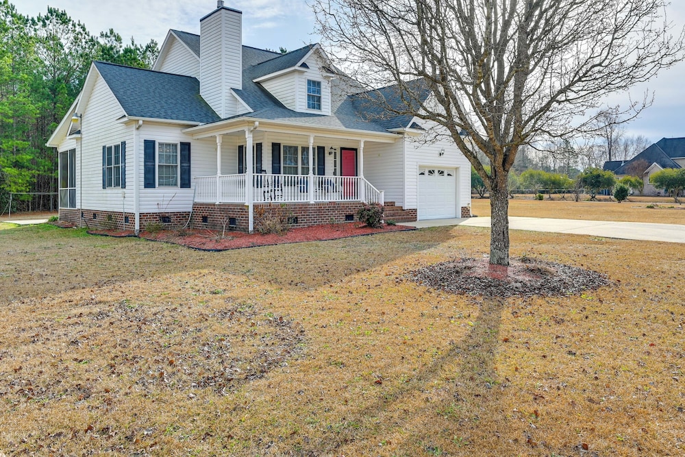 9 Mi to Dtwn: Greenville Home w/ Screened Patio!