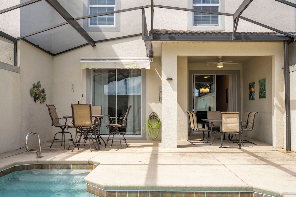 Storey Lake 4 BR With Private Pool