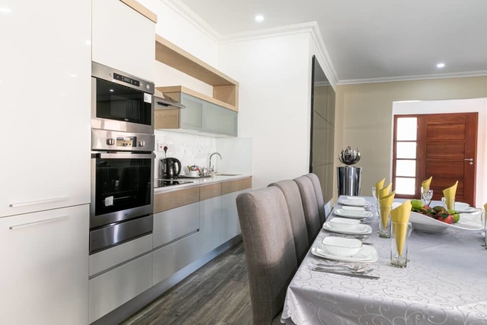 3 Bedrooms Exclusive Villa in Mass Media