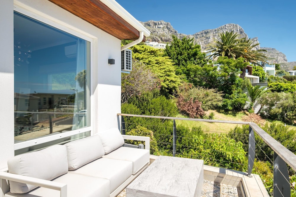 Camps Bay Villa w Pool Gym Studio Aqua Terra