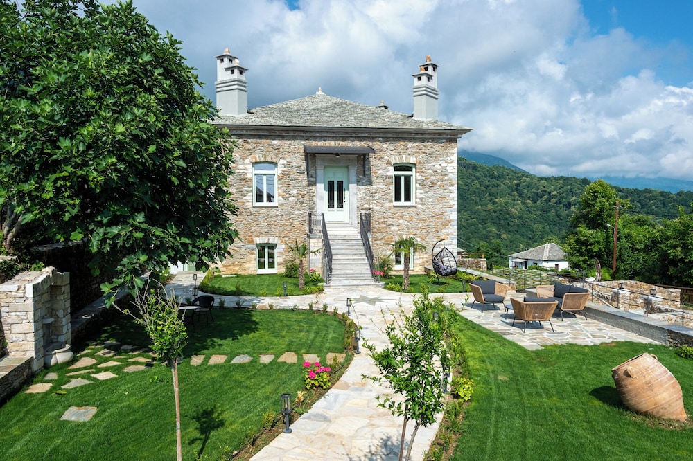 Nostos Country House