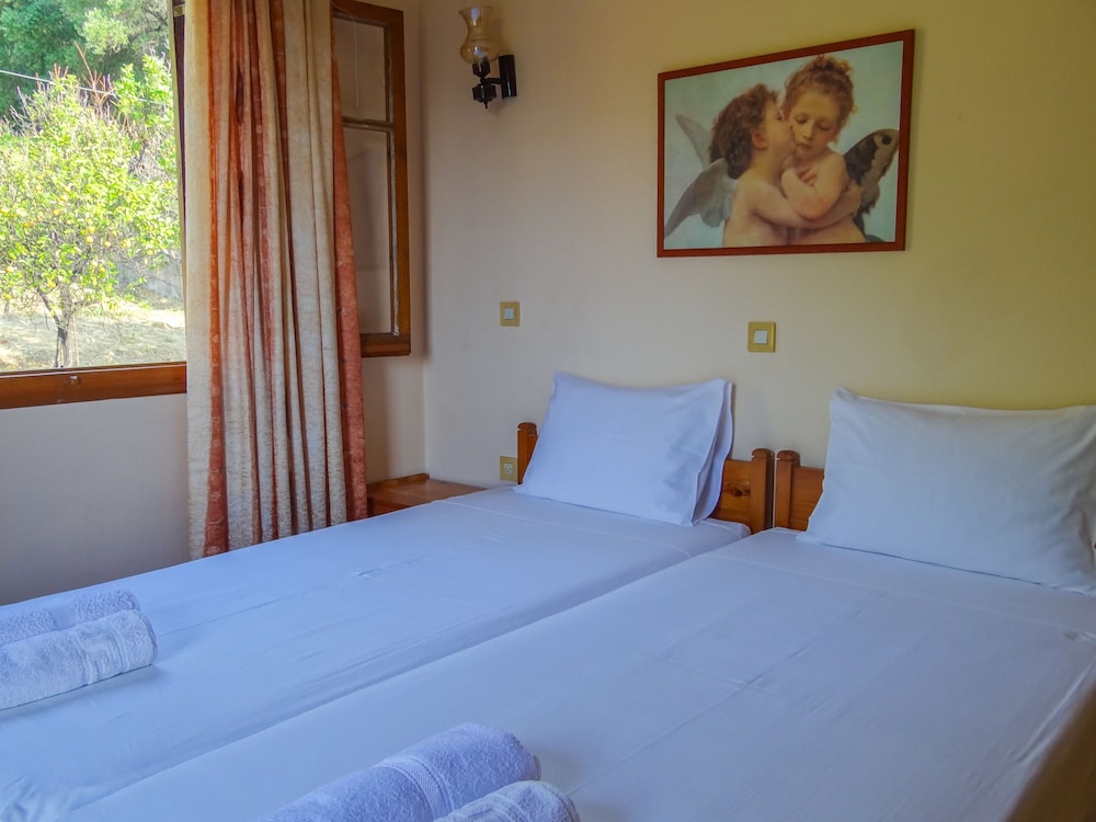 Eleni's Apartments & Studios view 5