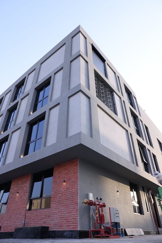 C LIVING 3 - ALMALQA