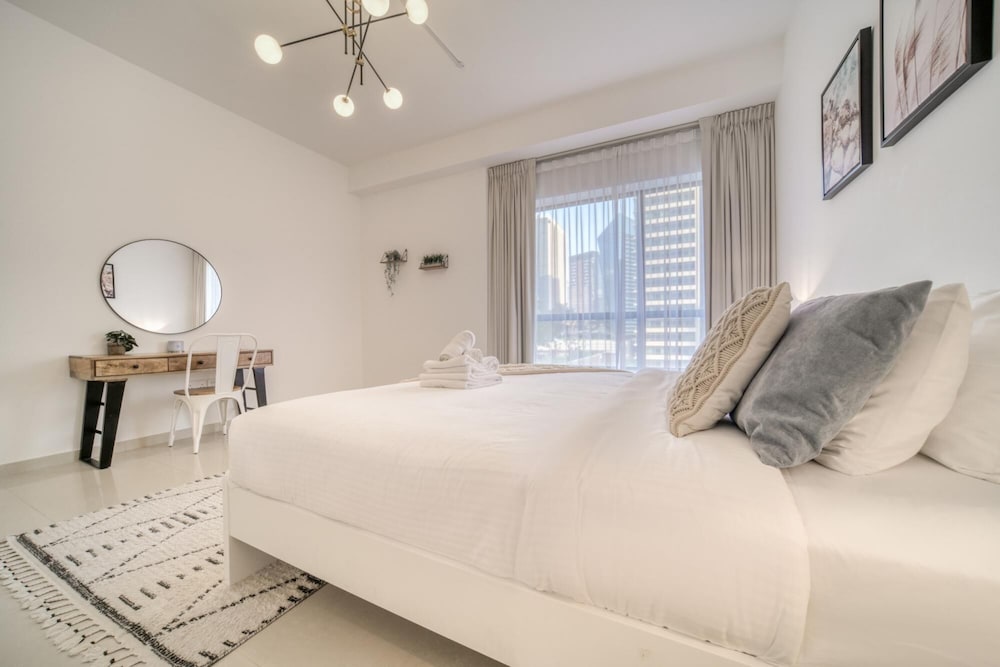 JBR Gem Spacious 1BR Apt With Balcony