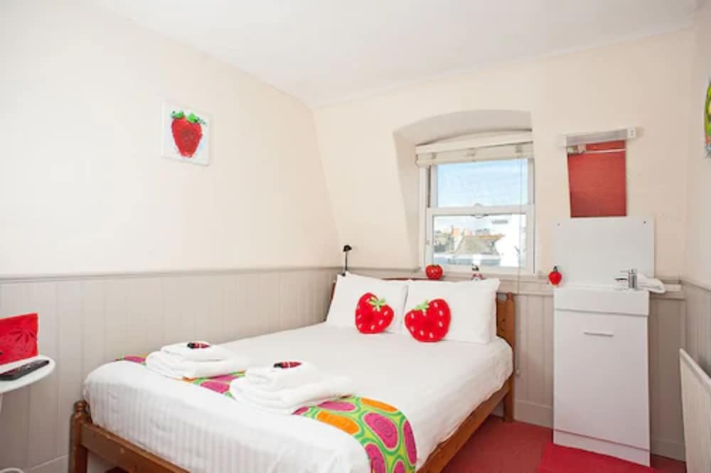 Hotel Strawberry Fields - Image 1