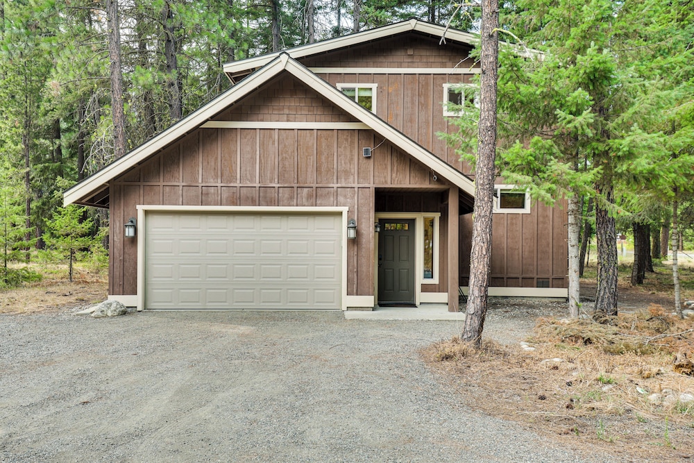 Hot Tub & Game Room: Ronald Retreat 2 Mi to Lake!