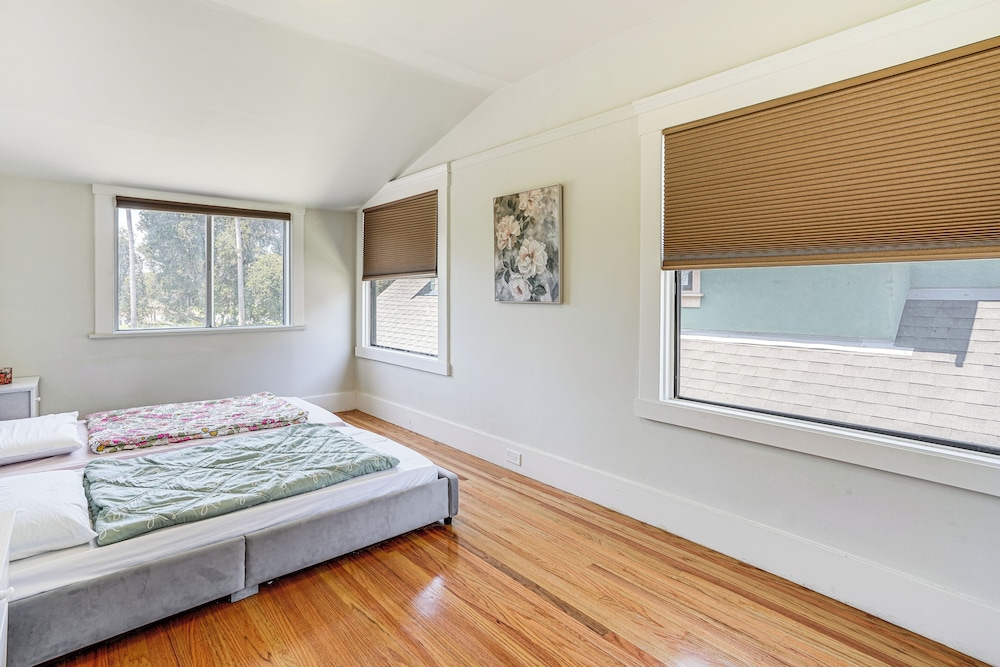 Stroll to SF Bay Beaches! Cozy Home in Alameda