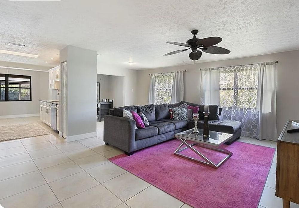 105th with Pool 654 3 bedroom 2 bedroom Remodel in works 3 Home