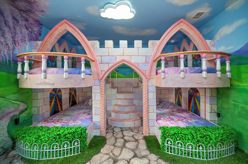 Awesome 8BR Villa Disney Arcade Pool