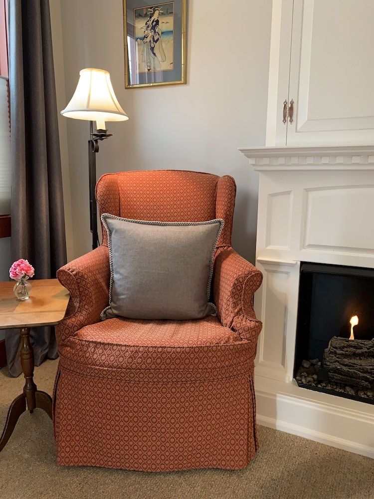 1795 Acorn Inn B&B