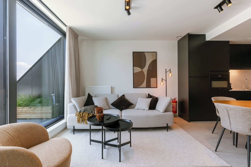 Huswell x Bel Air - Modern City Apartment With Terrace Designer Touches
