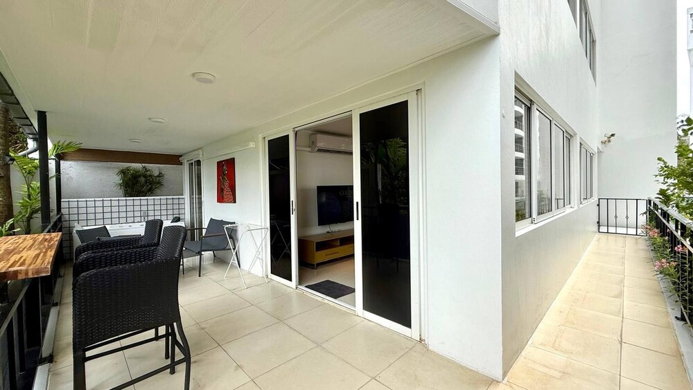 B11 Sunset Plaza Partial Seaview 1 Bedroom 1 Bathroom With Large Jaguzzi