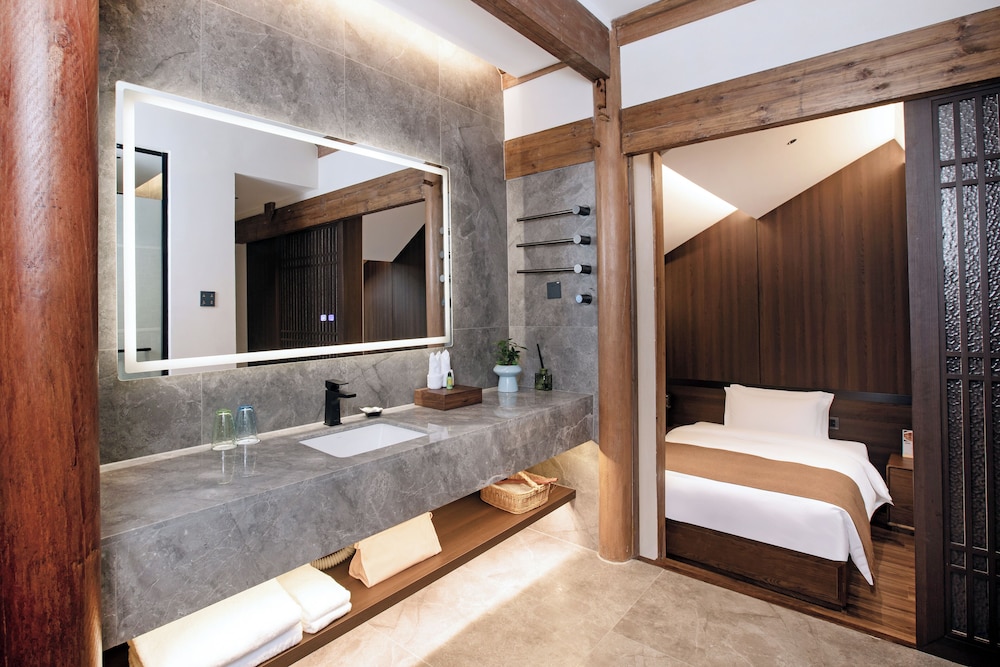 Bajiazhan Yulin Yuchi Homestay