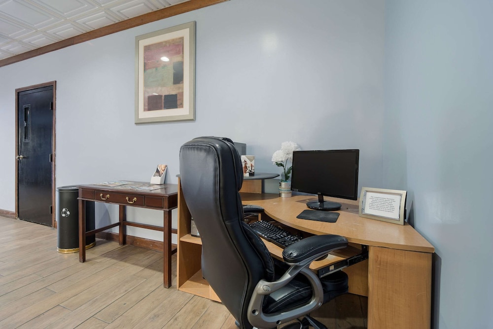 Statesboro Vacations - Quality Inn  Suites Conference Center Statesboro Historic District - Property Image 34
