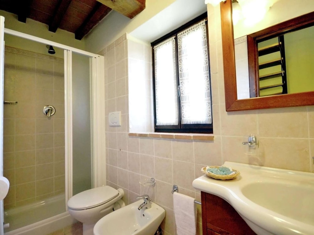 Villa with Private Pool near Cortona in Calm Countryside & Hilly Landscape photo 4