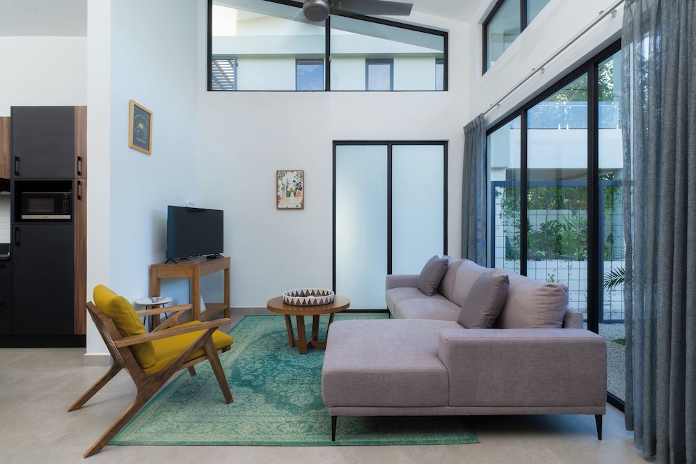 Casa Bo Jungle - Steps to Tamarindo Beach - Surf & Pool